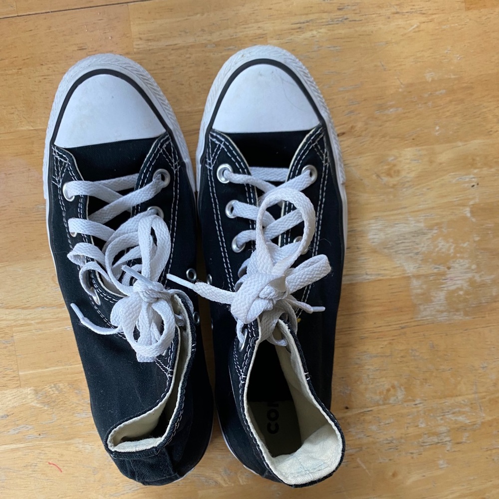 I am selling these black and white converse.